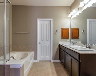 1404 Bluebird Drive - Photo Thumbnail 15