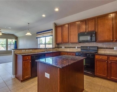 1404 Bluebird Drive - Photo Thumbnail 6