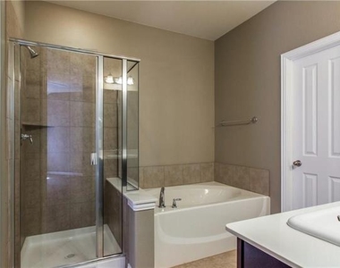 1404 Bluebird Drive - Photo Thumbnail 16
