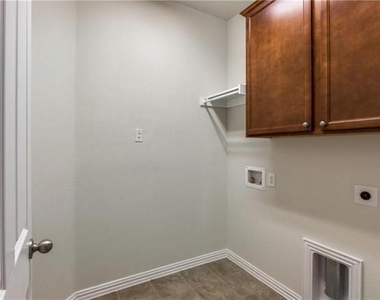 1404 Bluebird Drive - Photo Thumbnail 20