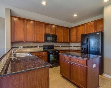 1404 Bluebird Drive - Photo Thumbnail 8