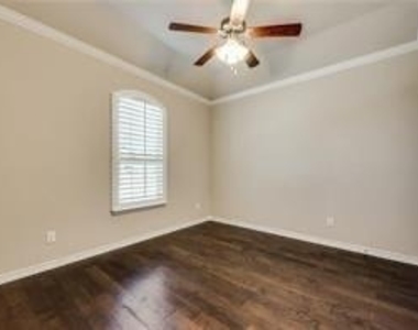 1321 Crescent Cove Drive - Photo Thumbnail 12