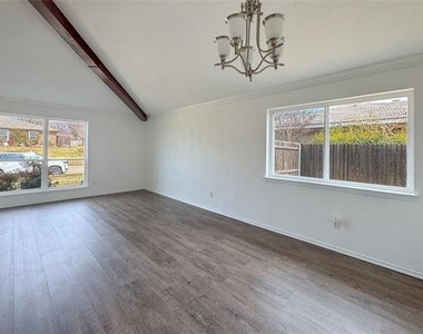 1734 Sterling Lane - Photo Thumbnail 3