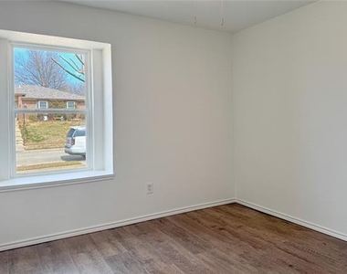 1734 Sterling Lane - Photo Thumbnail 12