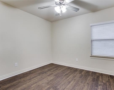 1809 Evergreen Court - Photo Thumbnail 10