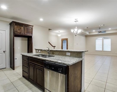 1809 Evergreen Court - Photo Thumbnail 3