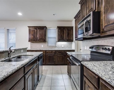 1809 Evergreen Court - Photo Thumbnail 2