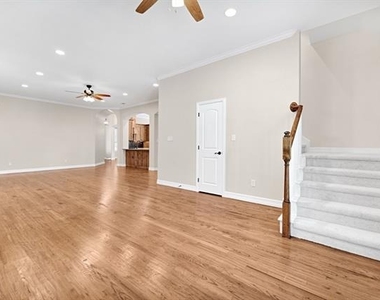 305 Main Street - Photo Thumbnail 23