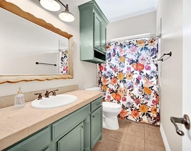 305 Main Street - Photo Thumbnail 16