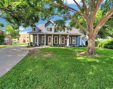 305 Main Street - Photo Thumbnail 1