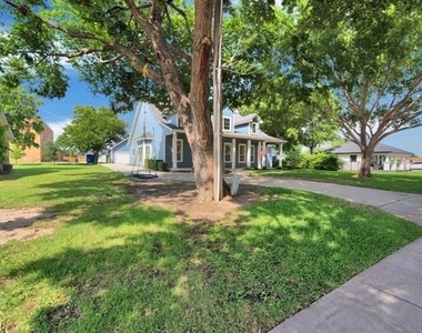 305 Main Street - Photo Thumbnail 2