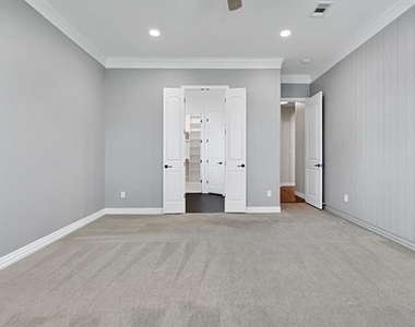 305 Main Street - Photo Thumbnail 25
