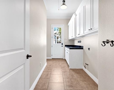 305 Main Street - Photo Thumbnail 18