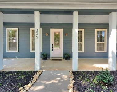 305 Main Street - Photo Thumbnail 5