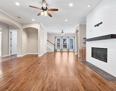 305 Main Street - Photo Thumbnail 15