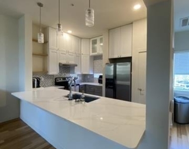 6919 Sumner Street - Photo Thumbnail 4