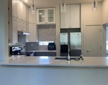 6919 Sumner Street - Photo Thumbnail 3