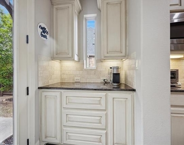 580 Butchart Drive - Photo Thumbnail 12