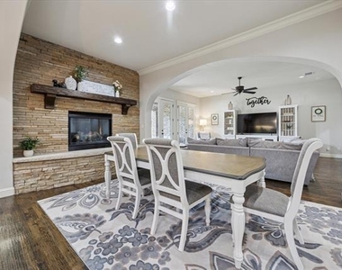 580 Butchart Drive - Photo Thumbnail 11