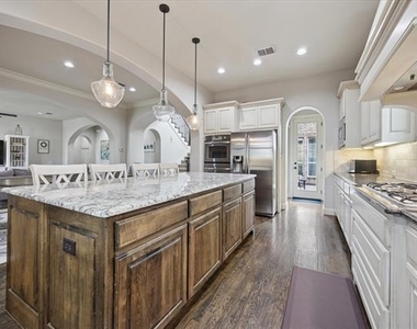 580 Butchart Drive - Photo Thumbnail 4