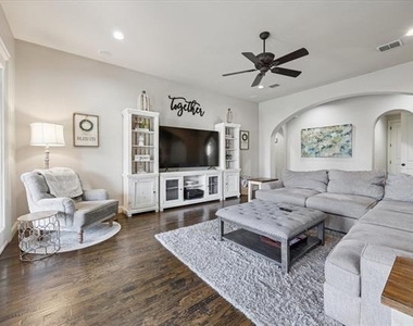 580 Butchart Drive - Photo Thumbnail 10