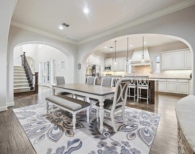 580 Butchart Drive - Photo Thumbnail 2