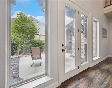 580 Butchart Drive - Photo Thumbnail 16