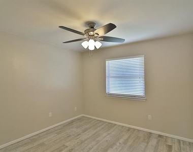 5417 Castle Road - Photo Thumbnail 11