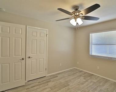 5417 Castle Road - Photo Thumbnail 9