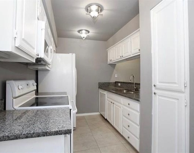 5100 Verde Valley Lane - Photo Thumbnail 9