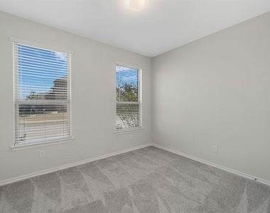 1813 Wayne Lane - Photo Thumbnail 15