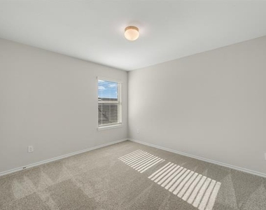 1813 Wayne Lane - Photo Thumbnail 20
