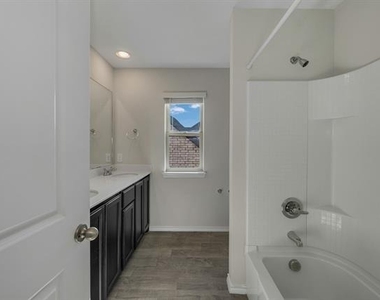 1813 Wayne Lane - Photo Thumbnail 24