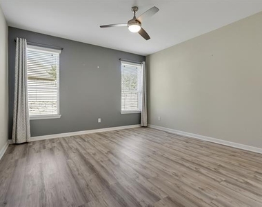 1513 Canary Lane - Photo Thumbnail 13