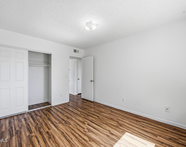 436 W Clark Street - Photo Thumbnail 11