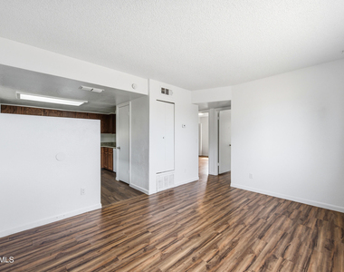 436 W Clark Street - Photo Thumbnail 2