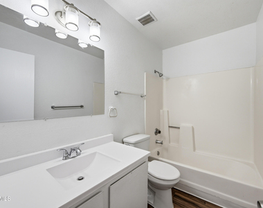 436 W Clark Street - Photo Thumbnail 14