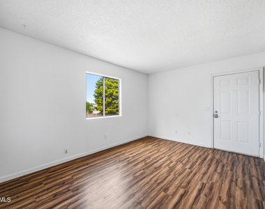 436 W Clark Street - Photo Thumbnail 3