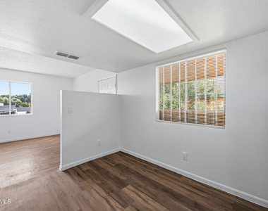 436 W Clark Street - Photo Thumbnail 8