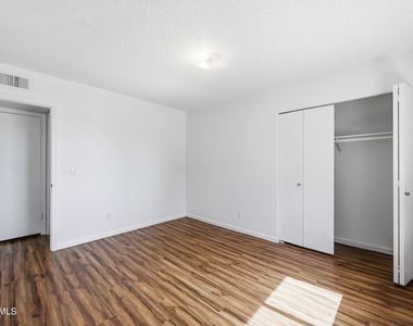 436 W Clark Street - Photo Thumbnail 13