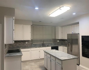 7508 Crested Butte Drive - Photo Thumbnail 10