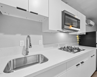 3025 N 32nd Street - Photo Thumbnail 5