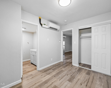 3025 N 32nd Street - Photo Thumbnail 8