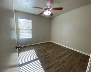 3714 Lasalle Drive - Photo Thumbnail 5