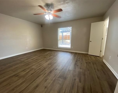 3714 Lasalle Drive - Photo Thumbnail 9
