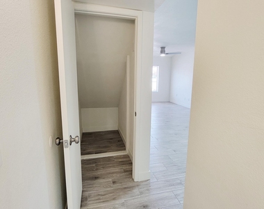 6203 E Glencove Street - Photo Thumbnail 11