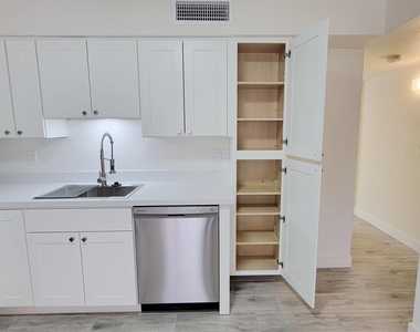 6203 E Glencove Street - Photo Thumbnail 9