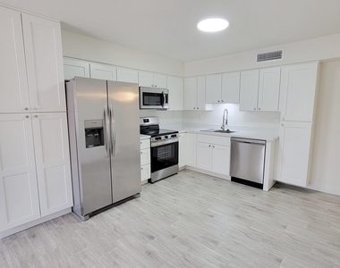 6203 E Glencove Street - Photo Thumbnail 5