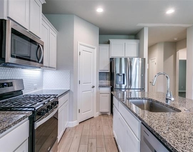 11536 Wolfhound Drive - Photo Thumbnail 7