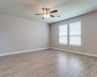 11536 Wolfhound Drive - Photo Thumbnail 3